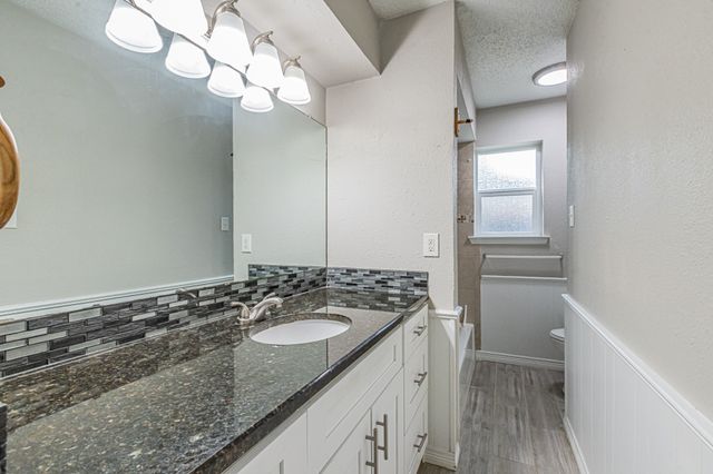 311 Hedgerow Lane, Lewisville, TX 75057