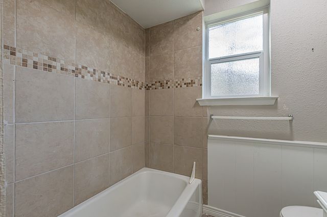 311 Hedgerow Lane, Lewisville, TX 75057