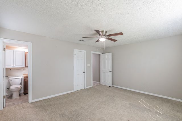 311 Hedgerow Lane, Lewisville, TX 75057