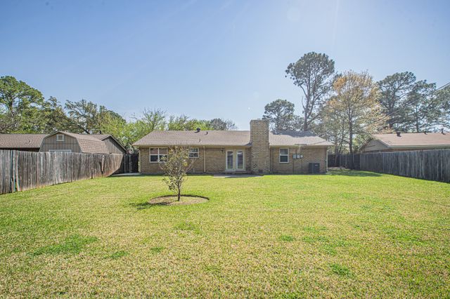 311 Hedgerow Lane, Lewisville, TX 75057