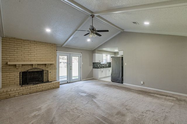 311 Hedgerow Lane, Lewisville, TX 75057