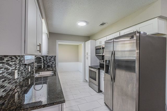 311 Hedgerow Lane, Lewisville, TX 75057