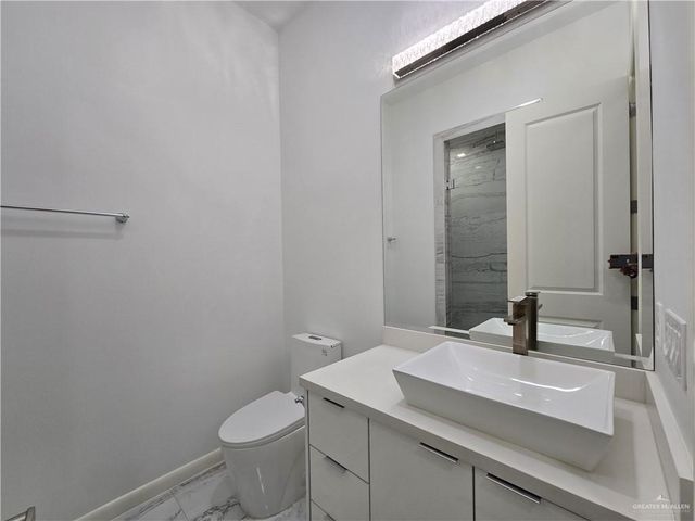 6711 N 11th Lane N, Mcallen, TX 78504