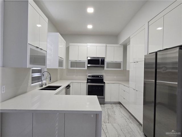 6711 N 11th Lane N, Mcallen, TX 78504