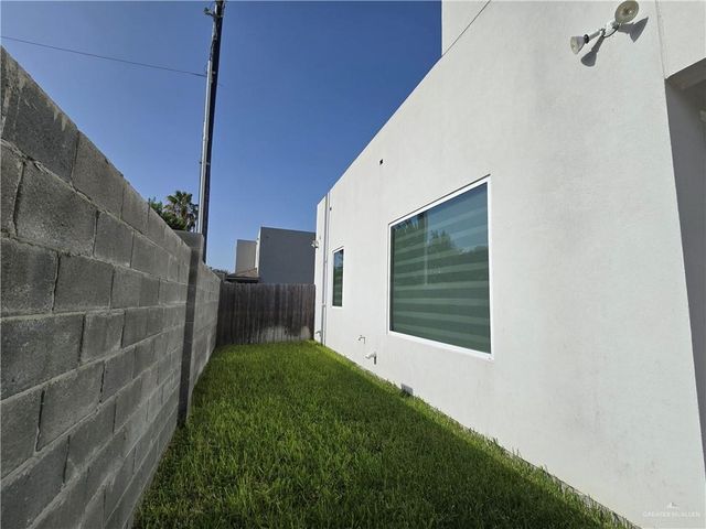 6711 N 11th Lane N, Mcallen, TX 78504