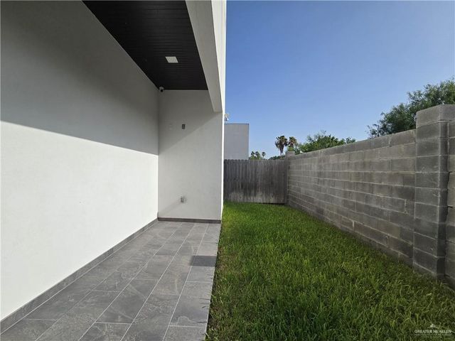 6711 N 11th Lane N, Mcallen, TX 78504