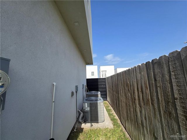 6711 N 11th Lane N, Mcallen, TX 78504