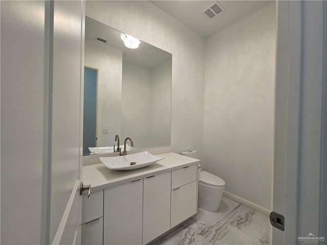 6711 N 11th Lane N, Mcallen, TX 78504