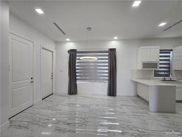 6711 N 11th Lane N, Mcallen, TX 78504