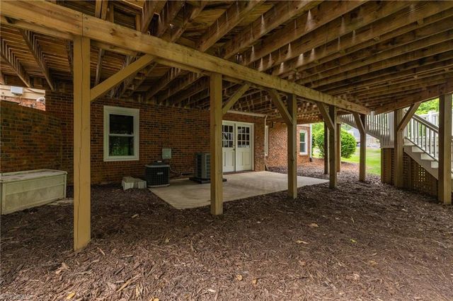 5202 Northforest Drive, Mcleansville, NC 27301