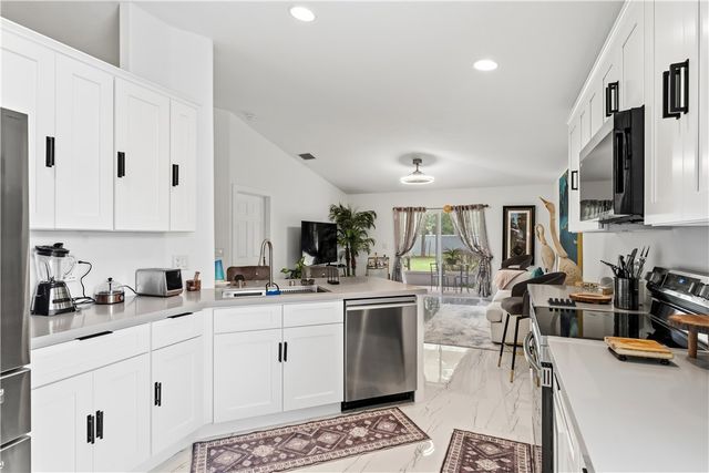 845 Greenleaf Circle, Vero Beach, FL 32960