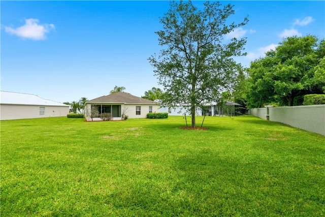 845 Greenleaf Circle, Vero Beach, FL 32960