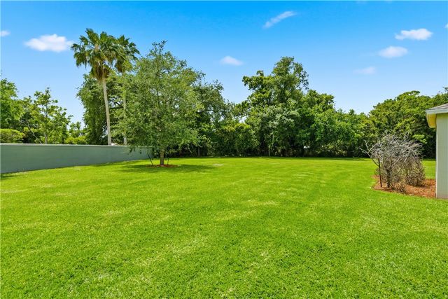 845 Greenleaf Circle, Vero Beach, FL 32960