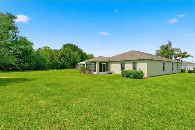 845 Greenleaf Circle, Vero Beach, FL 32960