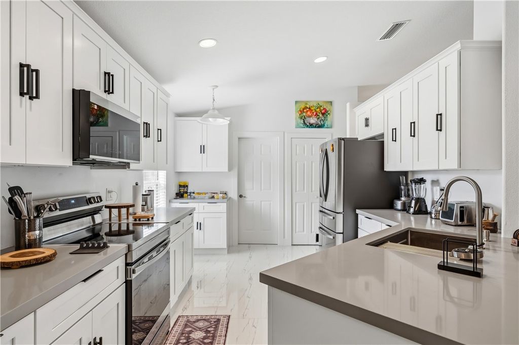 845 Greenleaf Circle, Vero Beach, FL 32960