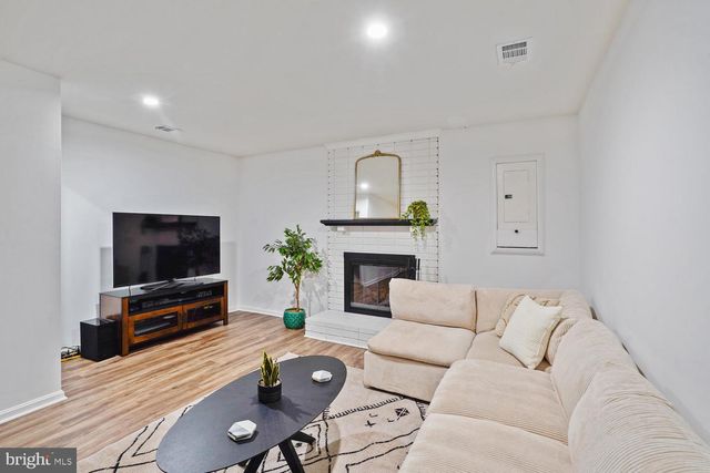 1179 N VERNON ST, Arlington, VA 22201