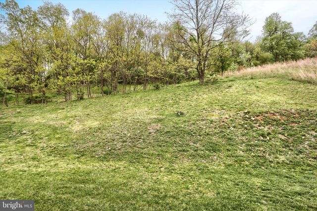 542 SANDPIPER LN, New Cumberland, PA 17070