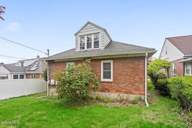28 Center View Drive, Troy, NY 12180