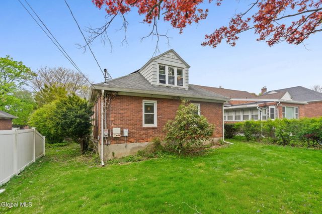 28 Center View Drive, Troy, NY 12180