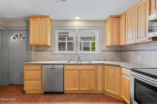 28 Center View Drive, Troy, NY 12180