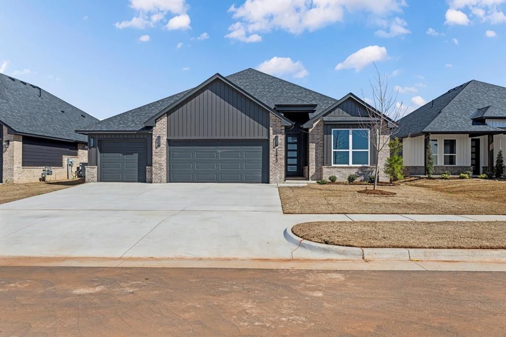 Image 2 of property listing at 15612 Siloa Avenue, Edmond, OK 73013