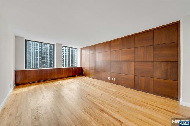 300 Winston 2110, Cliffside Park, NJ 07010