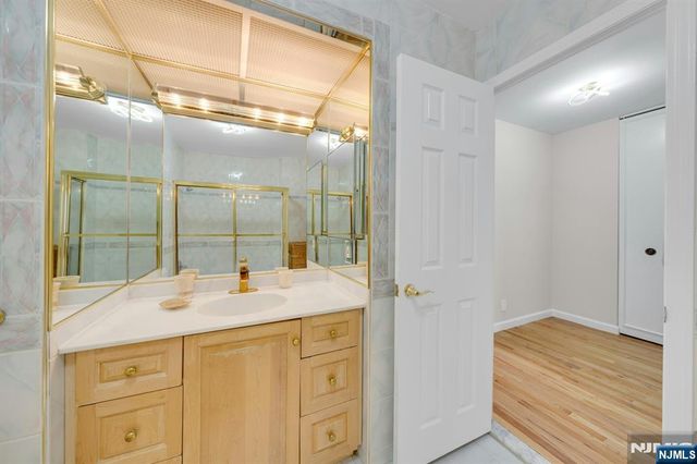 300 Winston 2110, Cliffside Park, NJ 07010