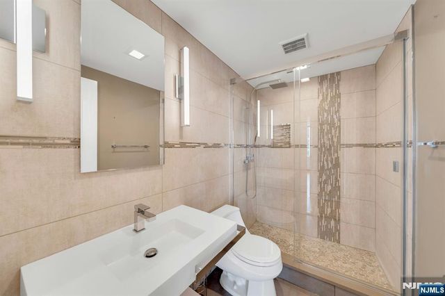 300 Winston 2110, Cliffside Park, NJ 07010