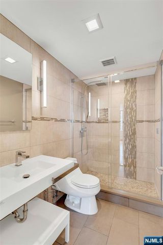 300 Winston 2110, Cliffside Park, NJ 07010