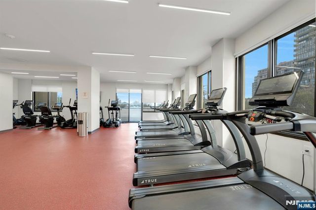 300 Winston 2110, Cliffside Park, NJ 07010