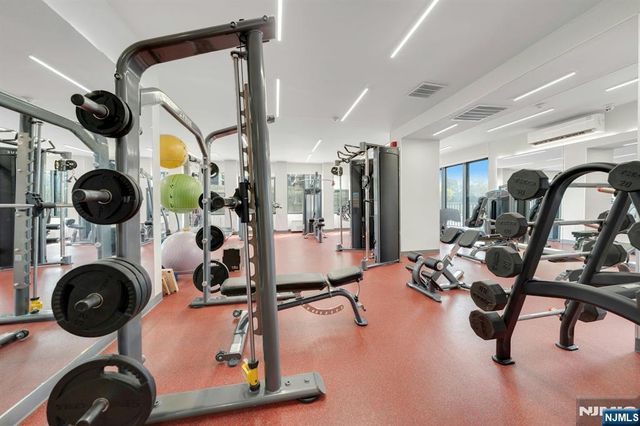 300 Winston 2110, Cliffside Park, NJ 07010