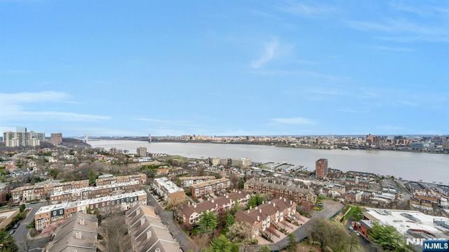 300 Winston 2110, Cliffside Park, NJ 07010