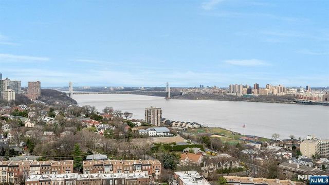 300 Winston 2110, Cliffside Park, NJ 07010