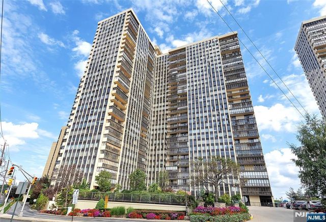 300 Winston 2110, Cliffside Park, NJ 07010