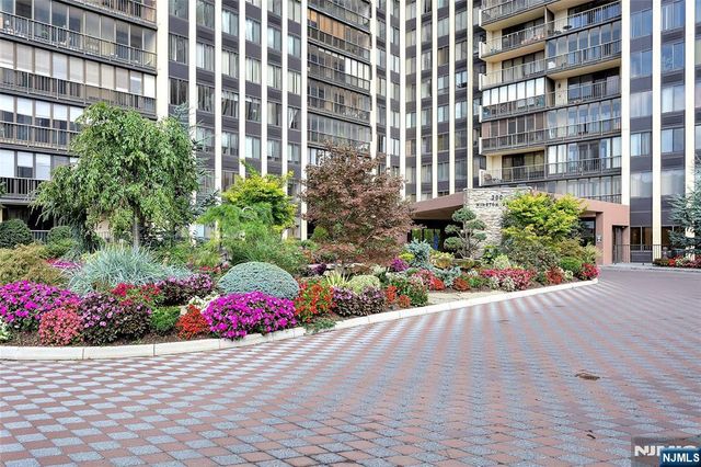 300 Winston 2110, Cliffside Park, NJ 07010