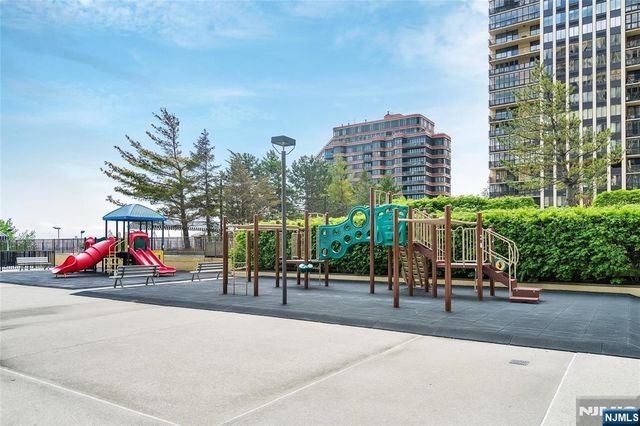 300 Winston 2110, Cliffside Park, NJ 07010