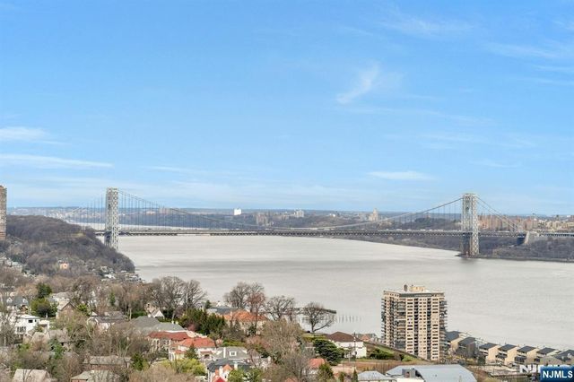 300 Winston 2110, Cliffside Park, NJ 07010