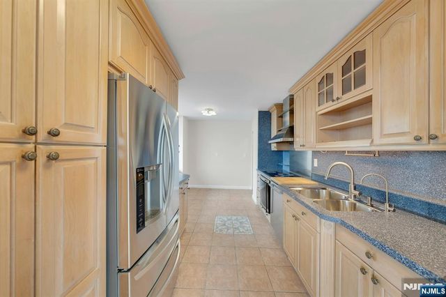 300 Winston 2110, Cliffside Park, NJ 07010