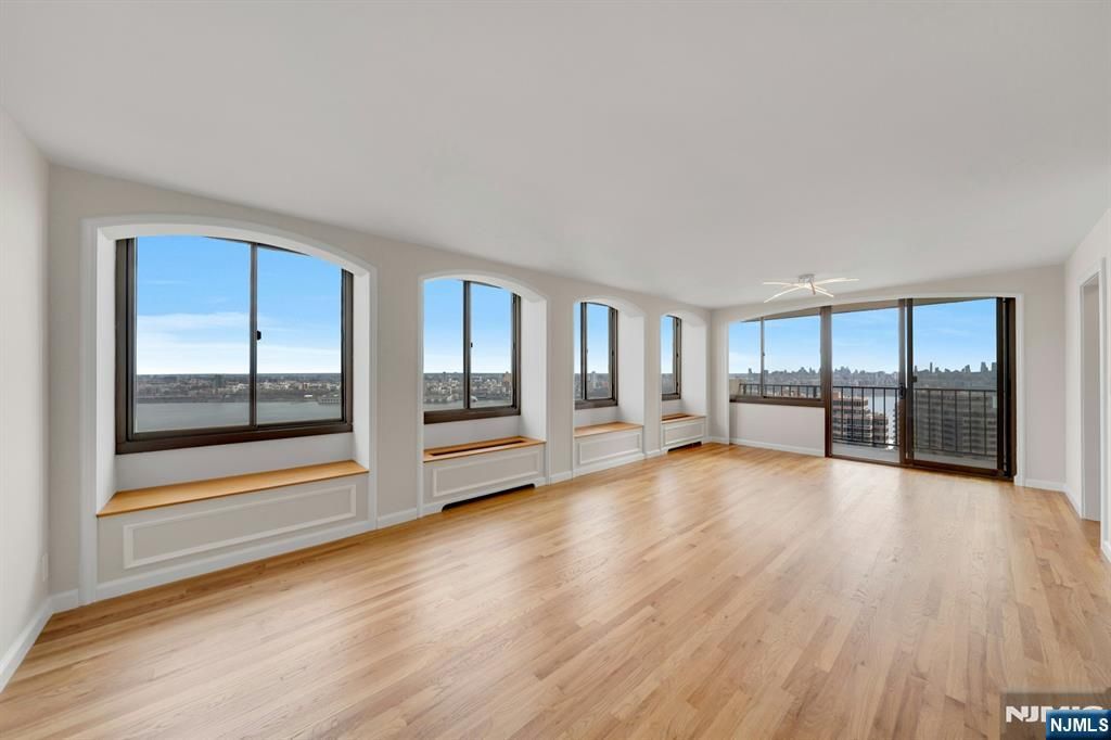 300 Winston 2110, Cliffside Park, NJ 07010