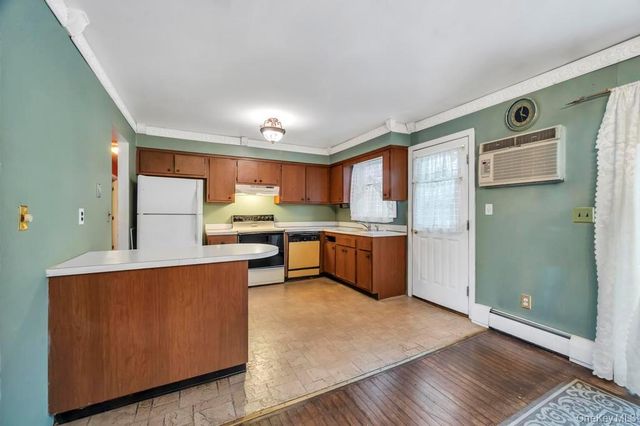 15 E Woodside Avenue, Patchogue, NY 11772