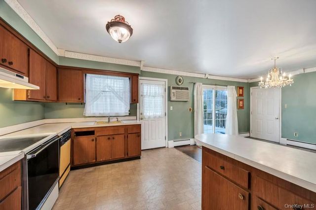 15 E Woodside Avenue, Patchogue, NY 11772