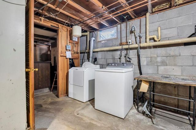 15 E Woodside Avenue, Patchogue, NY 11772