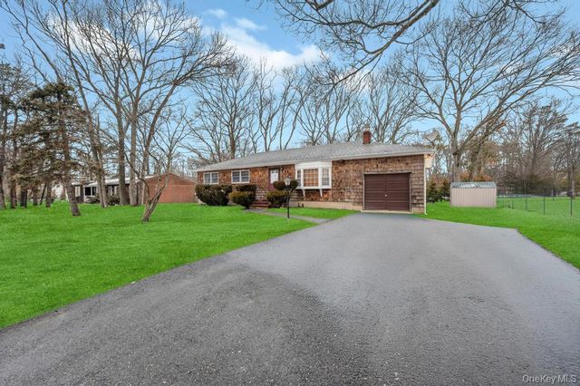 15 E Woodside Avenue, Patchogue, NY 11772