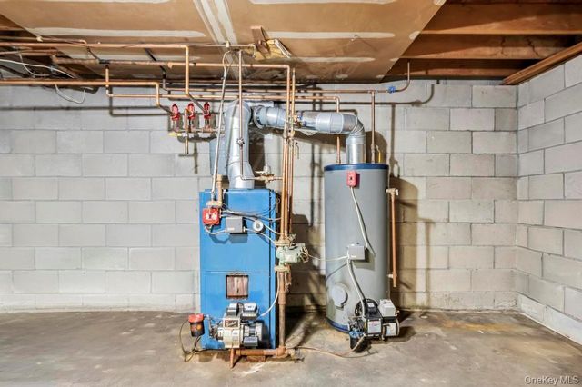 15 E Woodside Avenue, Patchogue, NY 11772