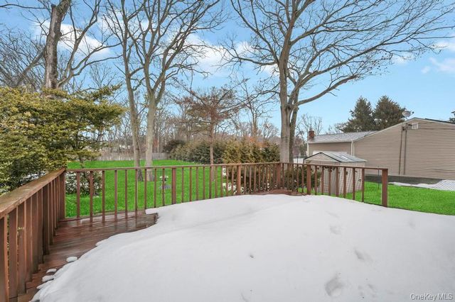 15 E Woodside Avenue, Patchogue, NY 11772