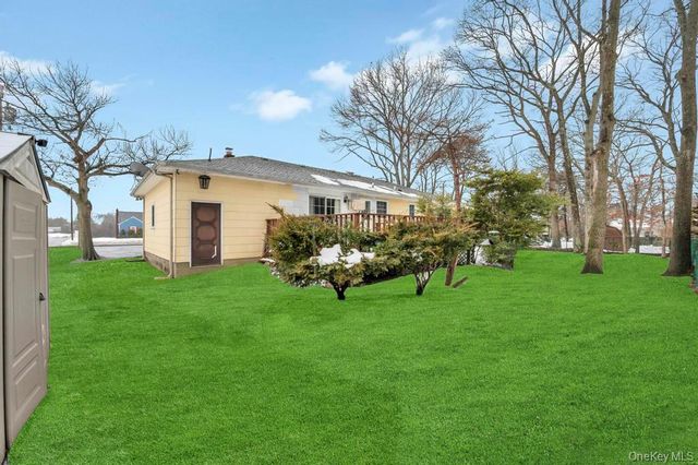 15 E Woodside Avenue, Patchogue, NY 11772