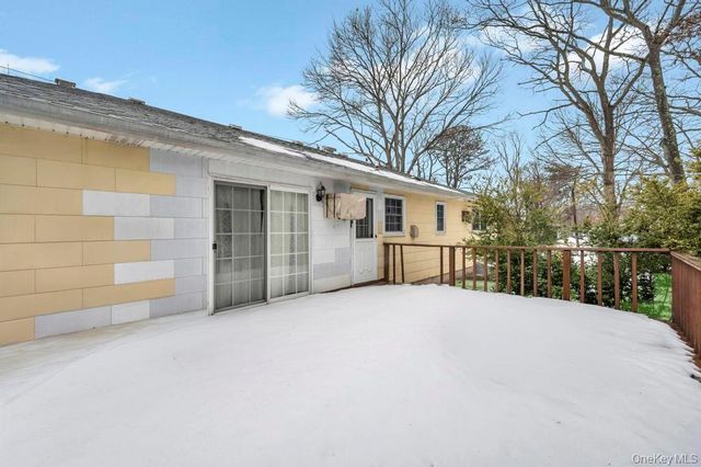 15 E Woodside Avenue, Patchogue, NY 11772