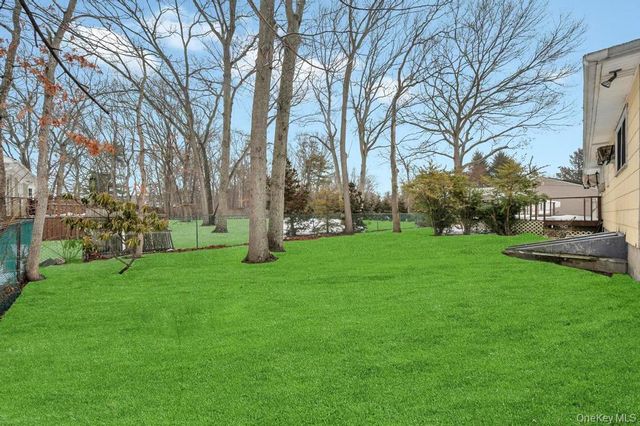 15 E Woodside Avenue, Patchogue, NY 11772