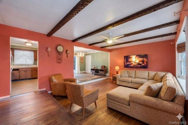 15 E Woodside Avenue, Patchogue, NY 11772