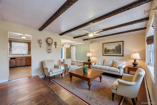 15 E Woodside Avenue, Patchogue, NY 11772